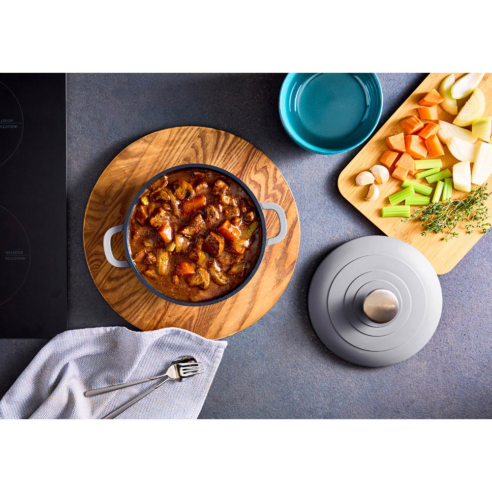 Morphy Richards 20cm 2.3L Grey Cast Aluminium Casserole Dish Image 3