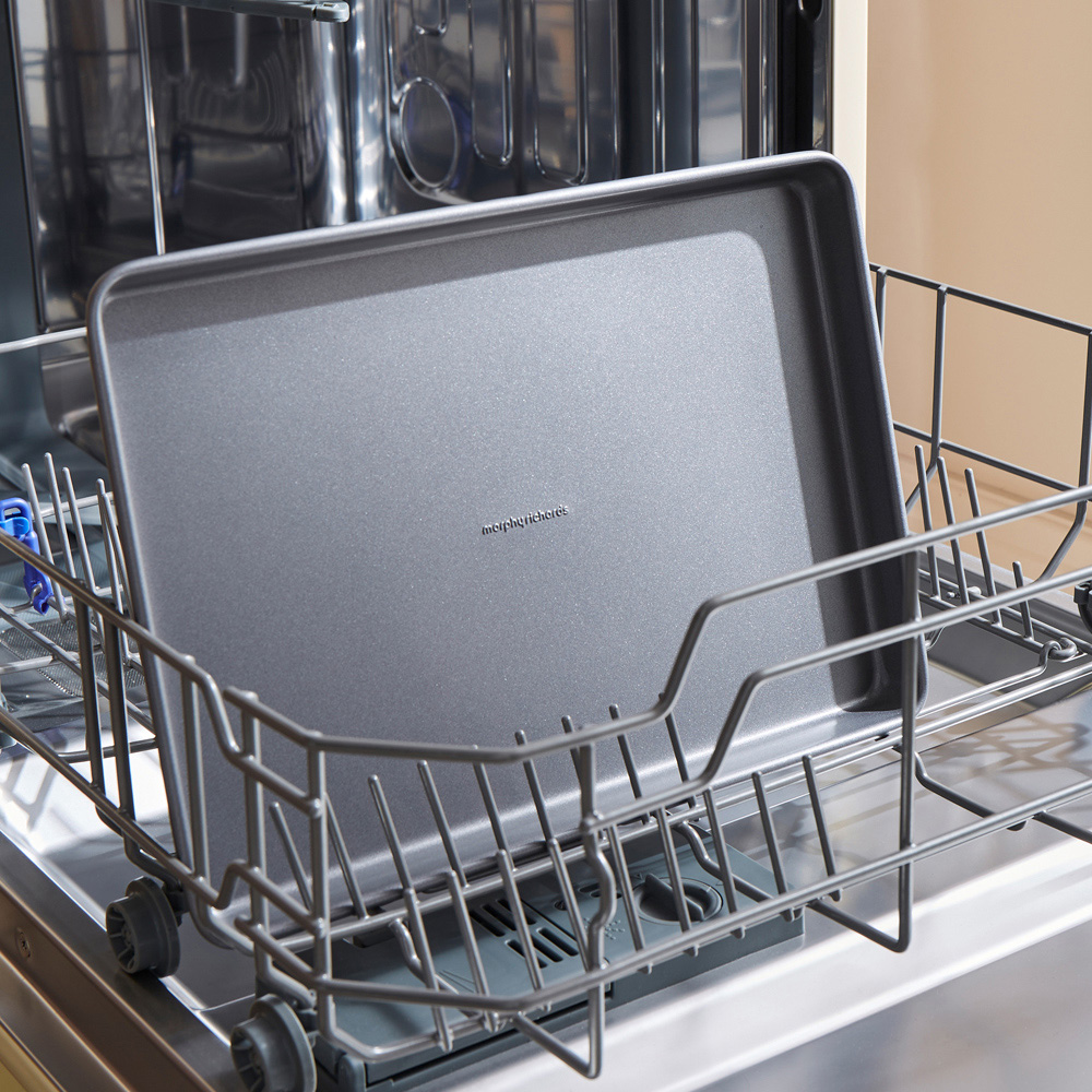 Morphy Richards Yorkshire Pudding Tray with Oven Tray and Roasting Tin Image 9