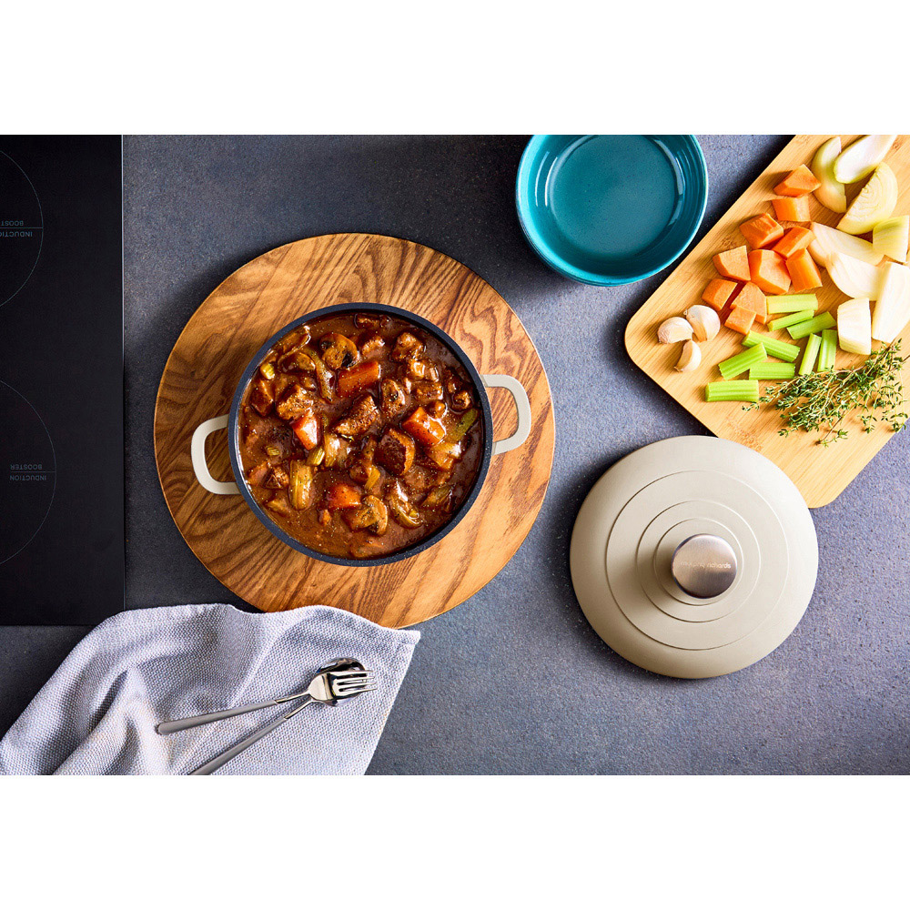 Morphy Richards 20cm 2.3L Cream Cast Aluminium Casserole Dish Image 3