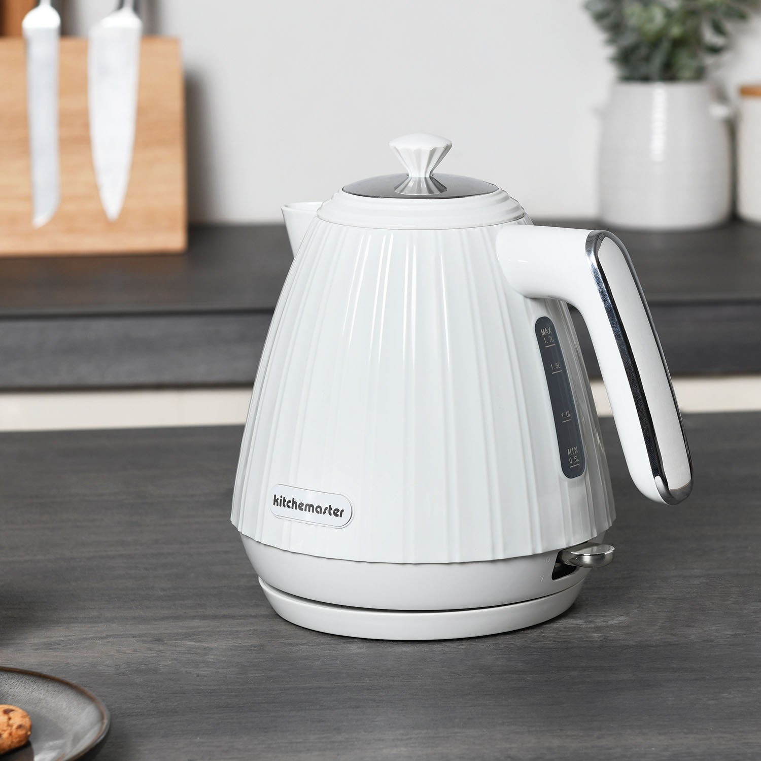 KitchenMaster Waterfall Kettle - White Price Comparisons | Compare The Build